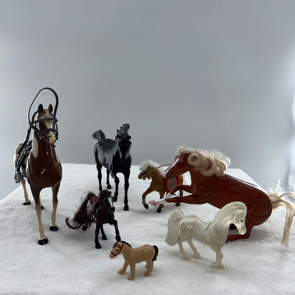 Toy Horses Lot Of 7 Variety Of Sizes And Ages Plastic